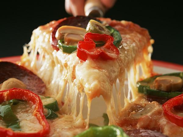 تعلم كيفيه عمل البيتزا بطريقة سهلة و بسيطه